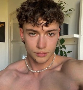 Nolan - Sex friend in Folcroft Profile of Nolan, 25, Sex friend in Folcroft (Pennsylvania)