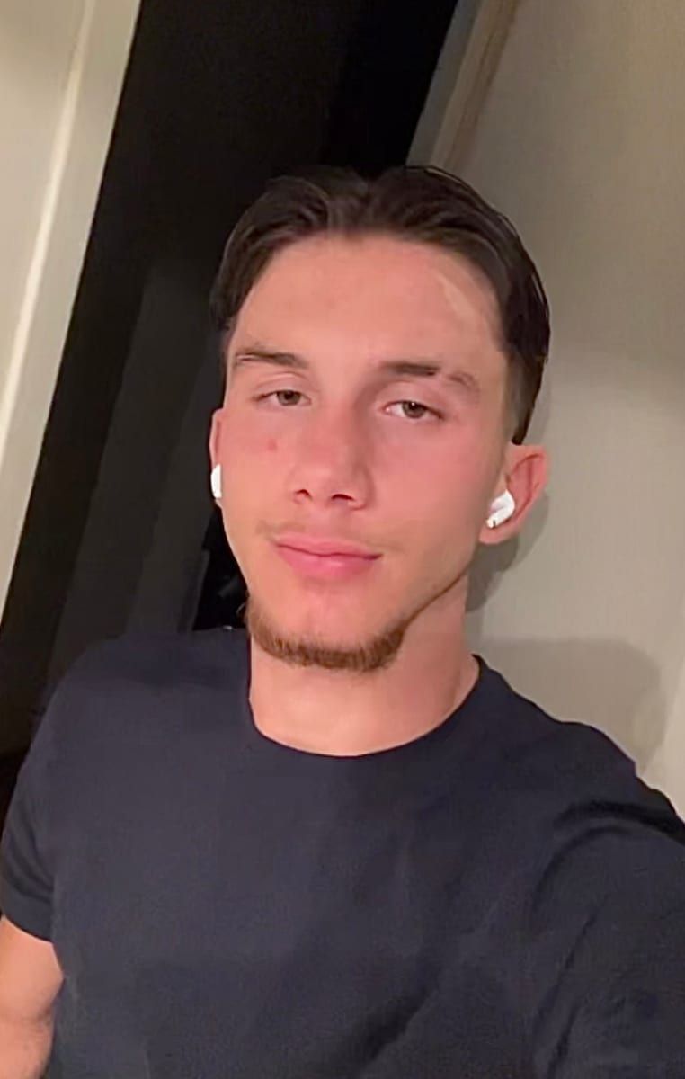 Kevin - Sex friend in Northport Profile of Kevin, 24, Sex friend in Northport (New York)